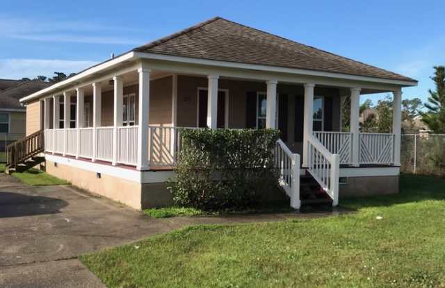 674 Union Street - 674 Union Street, Bay St. Louis, MS 39520