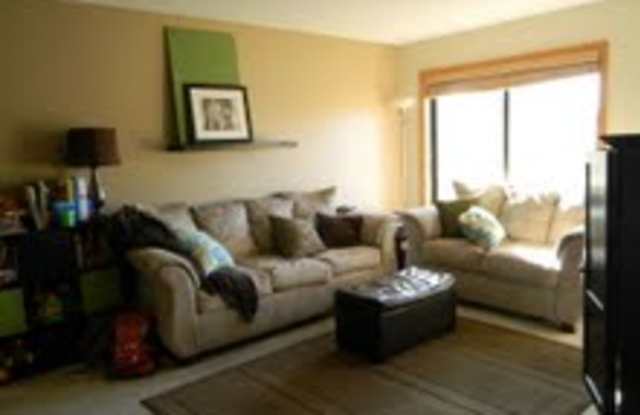 5525 Orleans Ln N Apt 3 Gallery 4