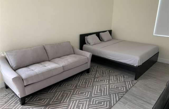 10263 NW 66th St - 10263 NW 66th St, Doral, FL 33178