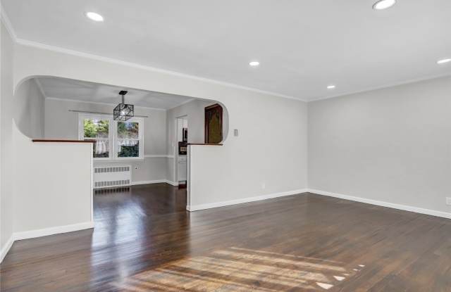 169 Baltimore Avenue Gallery 4