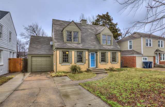 Charming 2bed/1.5 bath minutes from Plaza in Aurora Neighborhood - Appliances, Garage + Storm Shelter! photos photos