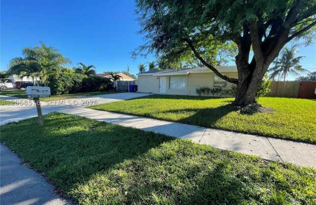 1810 SW 64th Ter Gallery 2