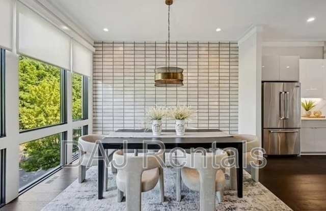 2528 Appleden Place Gallery 3