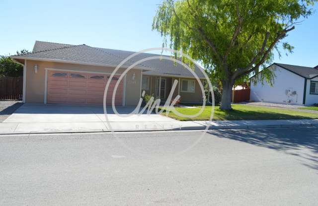 3 Bed / 2 Bath / 1 Office - Beautiful updated home on quiet street for rent Gallery 1