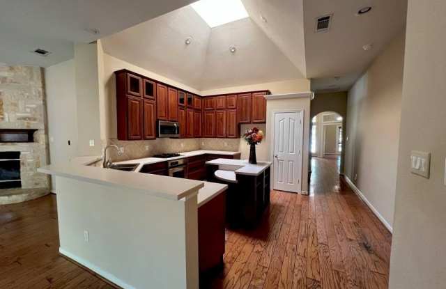 1570 BONHAM Parkway Gallery 4