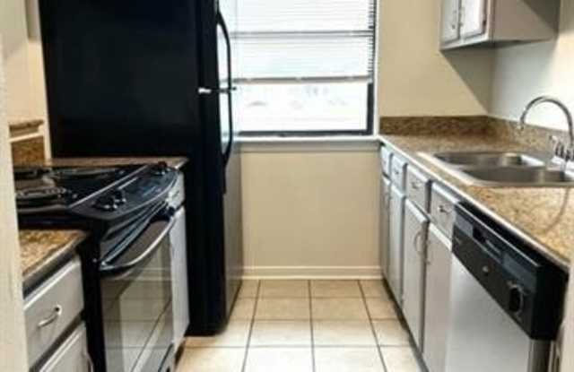 4456 PONTCHARTRAIN Drive Gallery 4