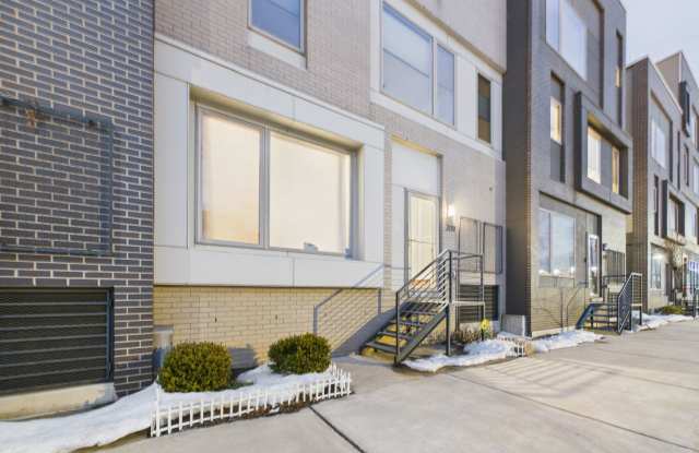 Townhouse for rent with 1 car garage photos photos