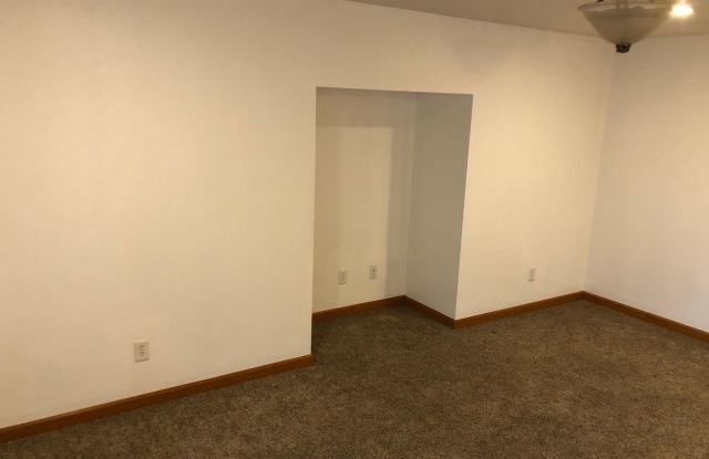 421 SE Washington St Gallery 4