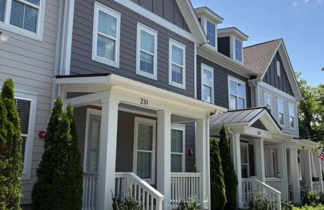Beautiful 2/2.5 townhome near downtown Franklin available! photos photos