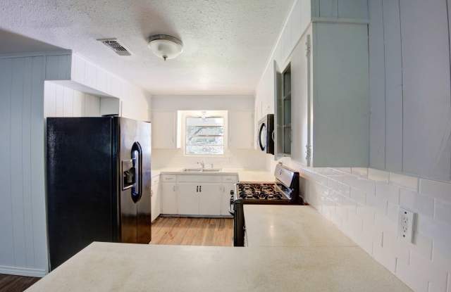 3419 Avenue B Gallery 3