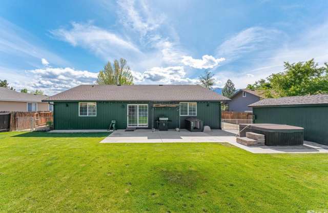 Rare 2016 sf home | 4 bedrooms w/ 2 primary suites and 3 bathrooms Gallery 4