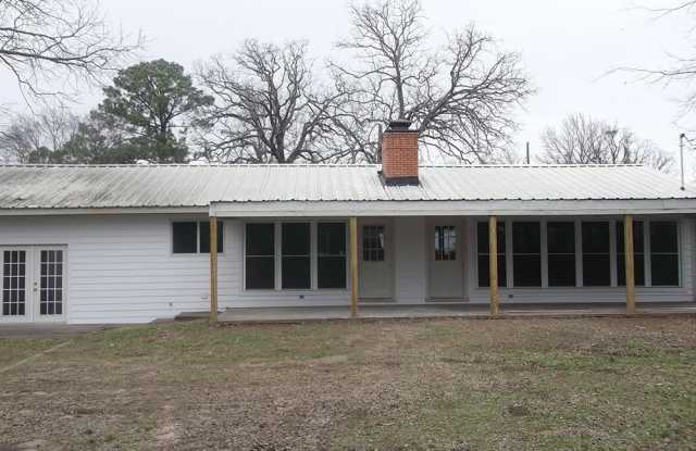 Very nice 3/2 brick house near Waterloo in Denison! Gallery 3
