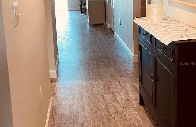 9300 CLUBSIDE Circle Gallery 2