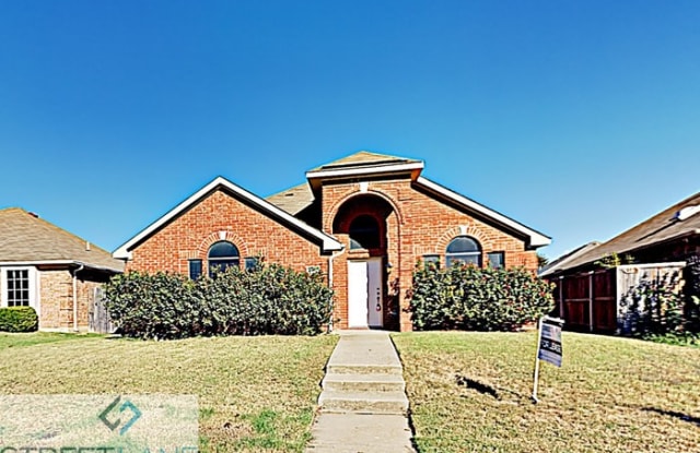 7000 Club Creek Drive - 7000 Club Creek Drive, Fort Worth, TX 76137