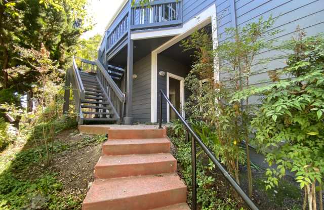 Completely Remodeled 2 Bedroom, 2 Bathroom Huntington Beach Condo For Rent With Parking and AC! Gallery 3