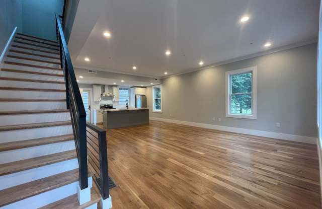 Gorgeous 4 bed in Brookline Village photos photos