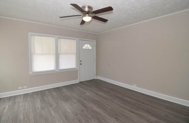 Charming 2-Bedroom Cottage with Bonus Room & Half-Acre Lot! Gallery 4
