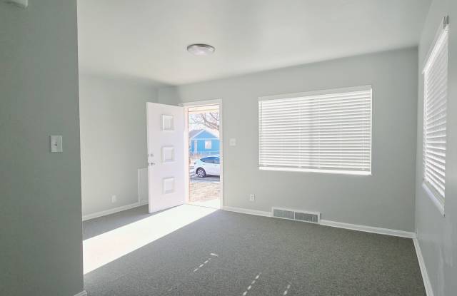 1388 Glenrose Dr S Gallery 2