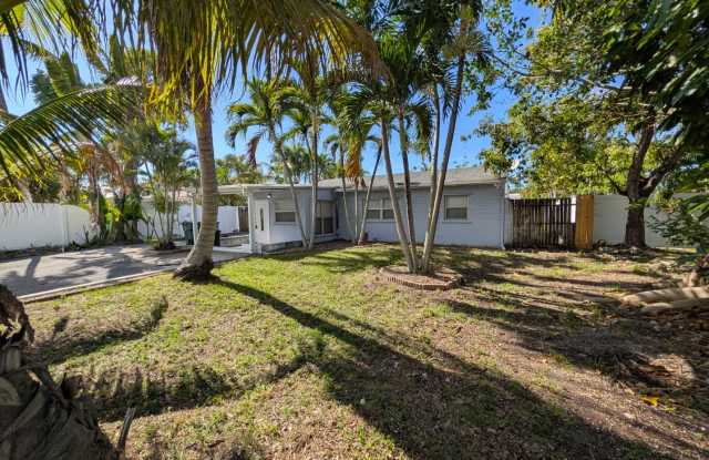Charming Remodeled 3BD/1BA + Bonus Room | Fenced Yard | Pet Friendly photos photos