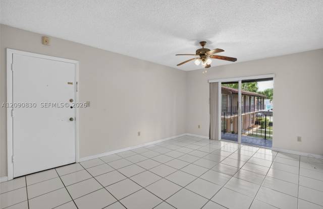 10786 N Kendall Dr Gallery 2
