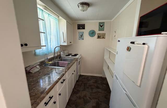 $999 - 2 bed 1 bath - Single Family Home Gallery 4