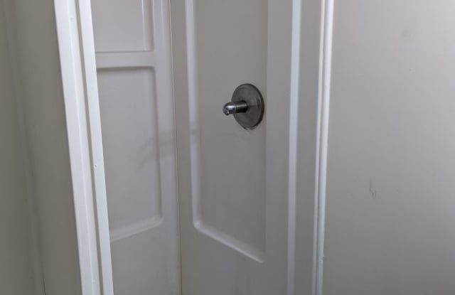 Renovated Basement Level Studio Apartment in Columbia, MO photos photos