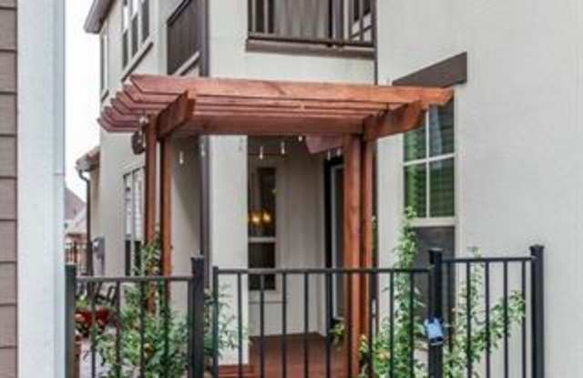 653 Surrey Lane Gallery 2