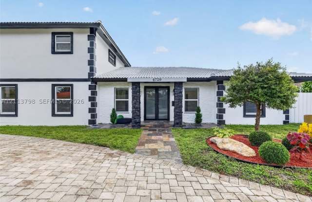 4720 Bayview Dr Gallery 2