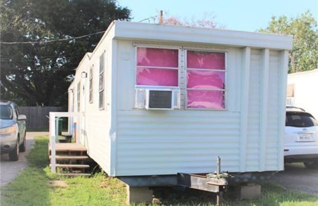 467 ELM Street - 467 Elm Street, Laplace, LA 70068