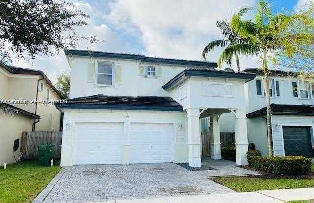 3616 NE 3rd Ct photos photos