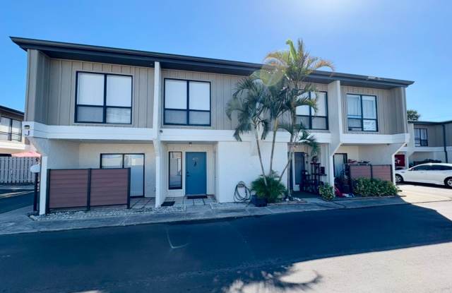 Stunning 4-Bedroom, 2.5-Bathroom Townhouse in the Heart of Sarasota! photos photos