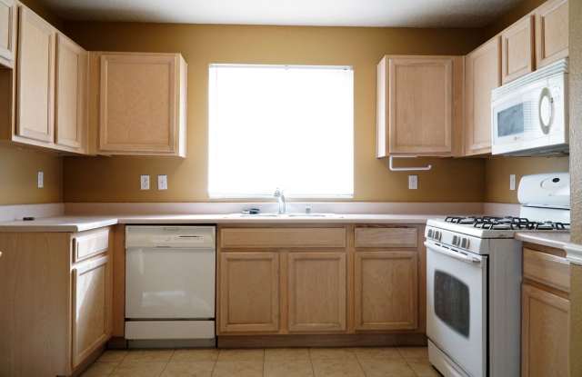 Single Story 3B/2B Home in Tuscany area. Gallery 3