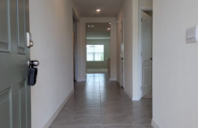 Beautiful 4 Bedroom, 2 Bathroom Home for Rent! Gallery 3