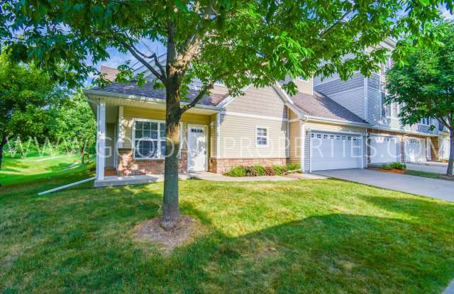 Short term lease available! 3 Bedroom 2.5 Bathroom end unit home in Urbandale!!! photos photos