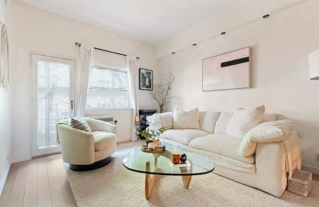 211 Thompson Street photos photos