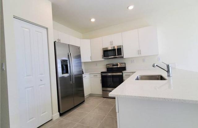 3216 W 114th Terrace, Hialeah, FL 33018 - 2215 photos photos