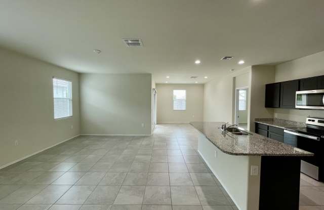 18563 W Desert Hollow Dr Gallery 4
