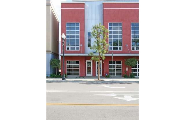 940 E Civic Center Drive Gallery 3