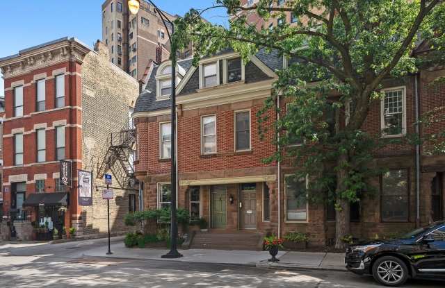 2113 N Clark Street photos photos