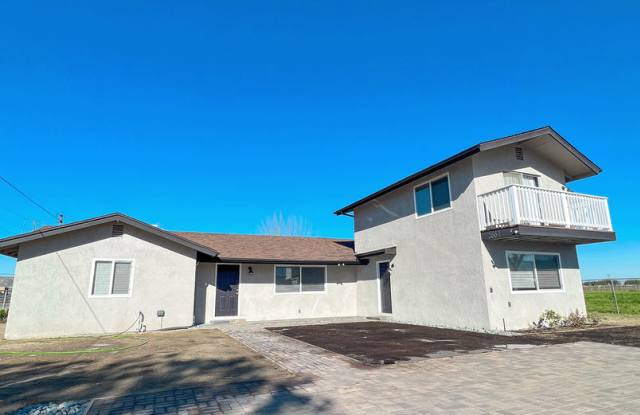 5 Bedroom, 2 Bathroom House on 20 Acre Equestrian Ranch photos photos