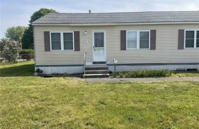 33 Central Avenue - 33 Central Avenue, Poquonock Bridge, CT 06340
