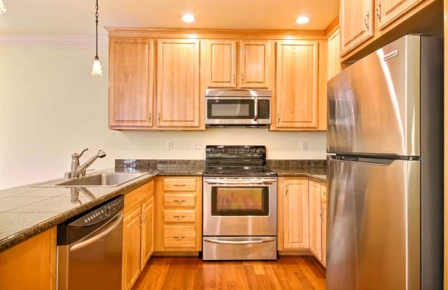 Beautiful Townhome with garage at the Cottages on Seventh Avenue! photos photos