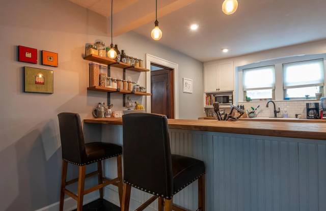 Fully Furnished 4/5Br 2.5 Bath South Campus - Available August 2027 Gallery 4