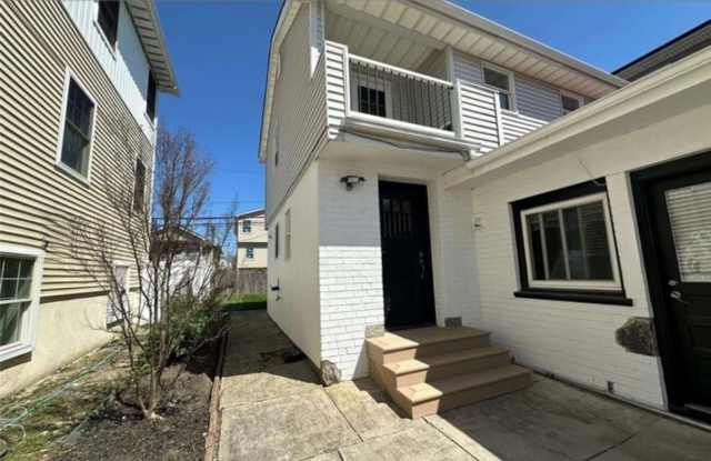 527 W Market Street W photos photos