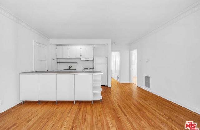 1132 1/2 Larrabee St photos photos