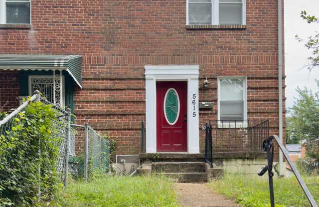 Charming 2BD/1BA Townhome in Grove Park, MD! Gallery 1