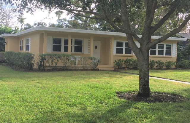 Spacious 3-Bedroom Home in Rio Vista - One Block from the River! photos photos