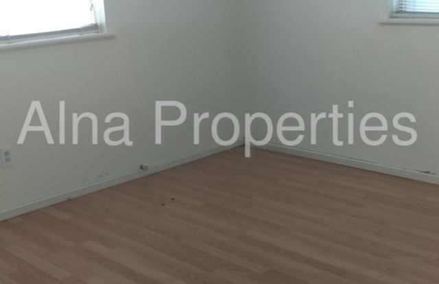 1505 Milmo Drive Gallery 4