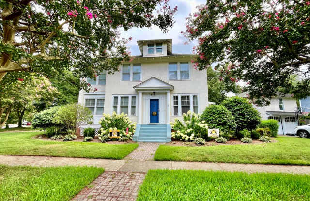 Charming Larchmont 4 Bedroom - 2 Sun Rooms - Fenced Yard - Dog Friendly - MUST SEE! Available 10-06-25! photos photos