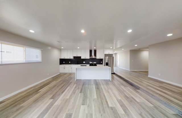 4BD/2 BA Close Walk to Campus Gallery 3